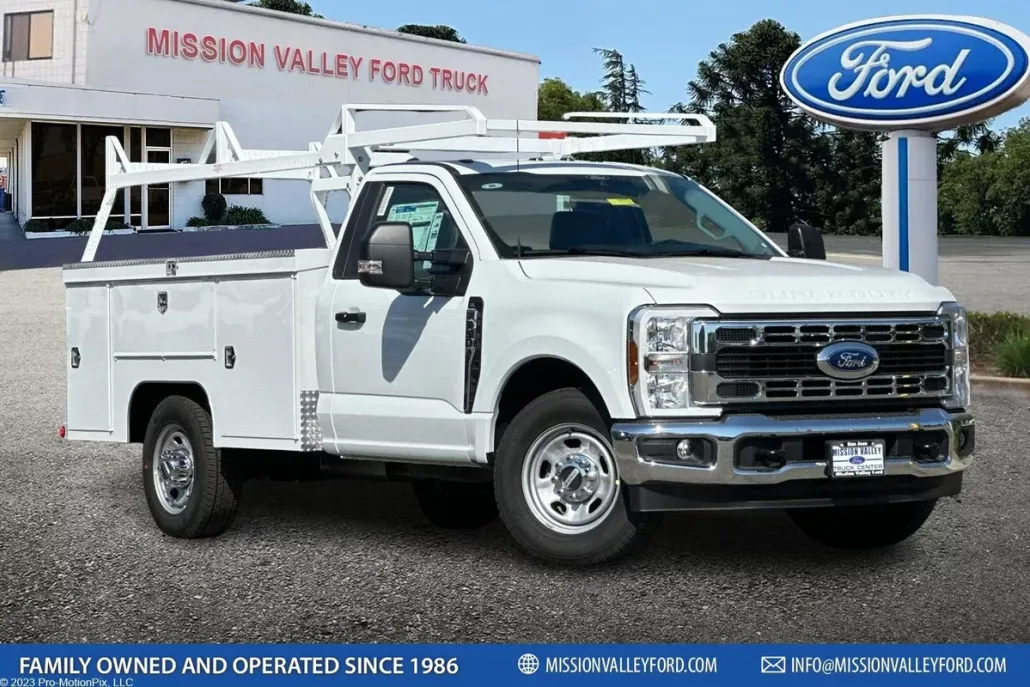 2025 Ford F-350 photo 1
