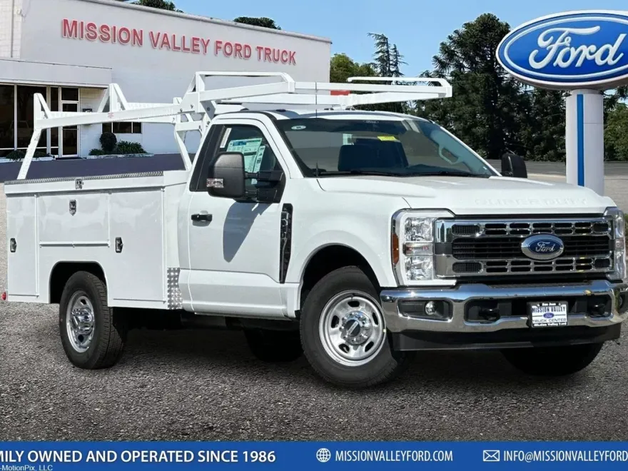 2025 Ford F-350 photo 1