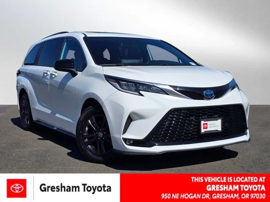 2024 Toyota Sienna XSE photo 1