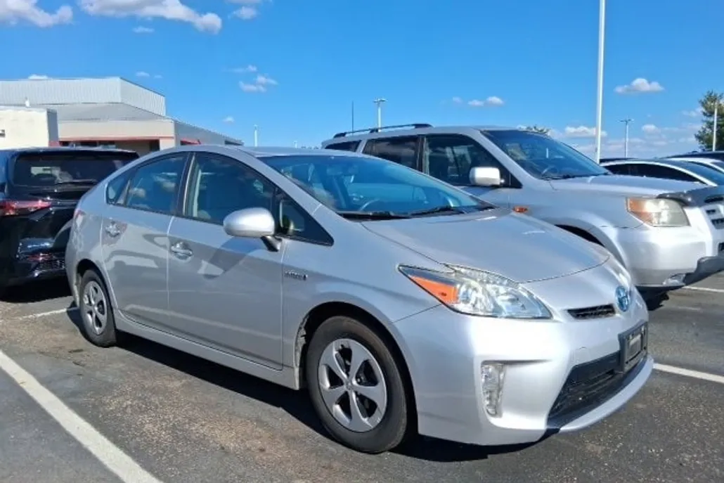2014 Toyota Prius Two photo 1