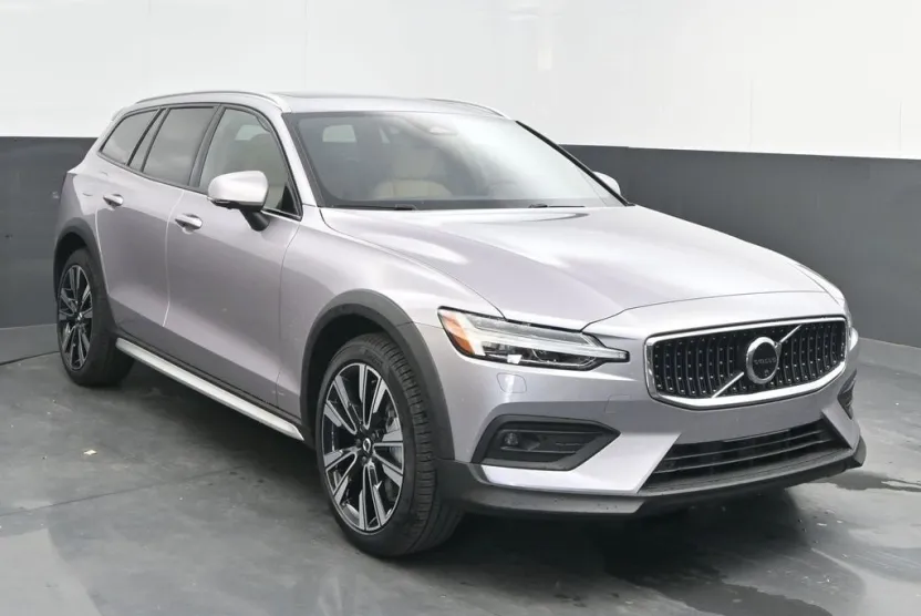 2026 Volvo V60 Cross Country B5 photo 1