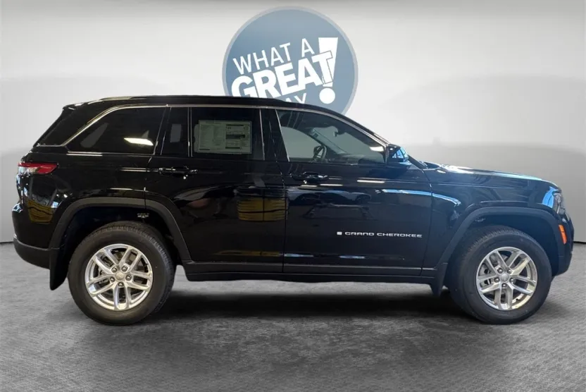 2025 Jeep Grand Cherokee Laredo X photo 1