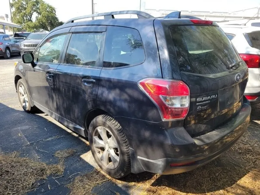 2016 Subaru Forester 2.5i Premium photo 1