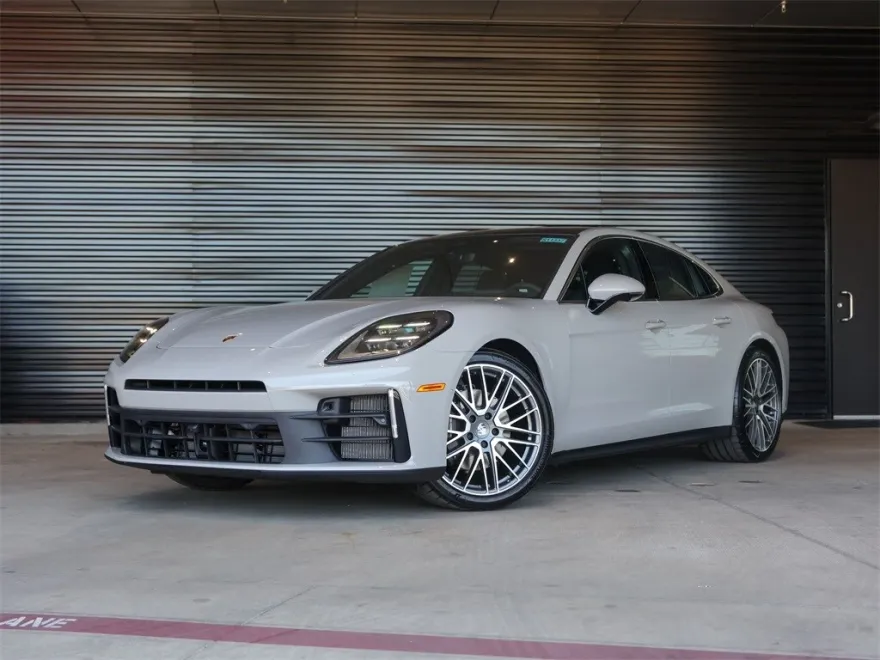 2025 Porsche Panamera 4 photo 1