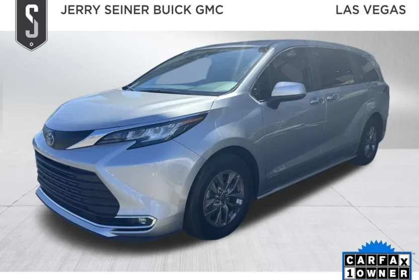 2021 Toyota Sienna XLE photo 1