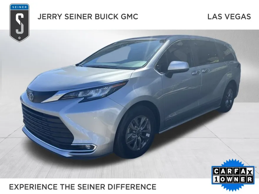 2021 Toyota Sienna XLE photo 1