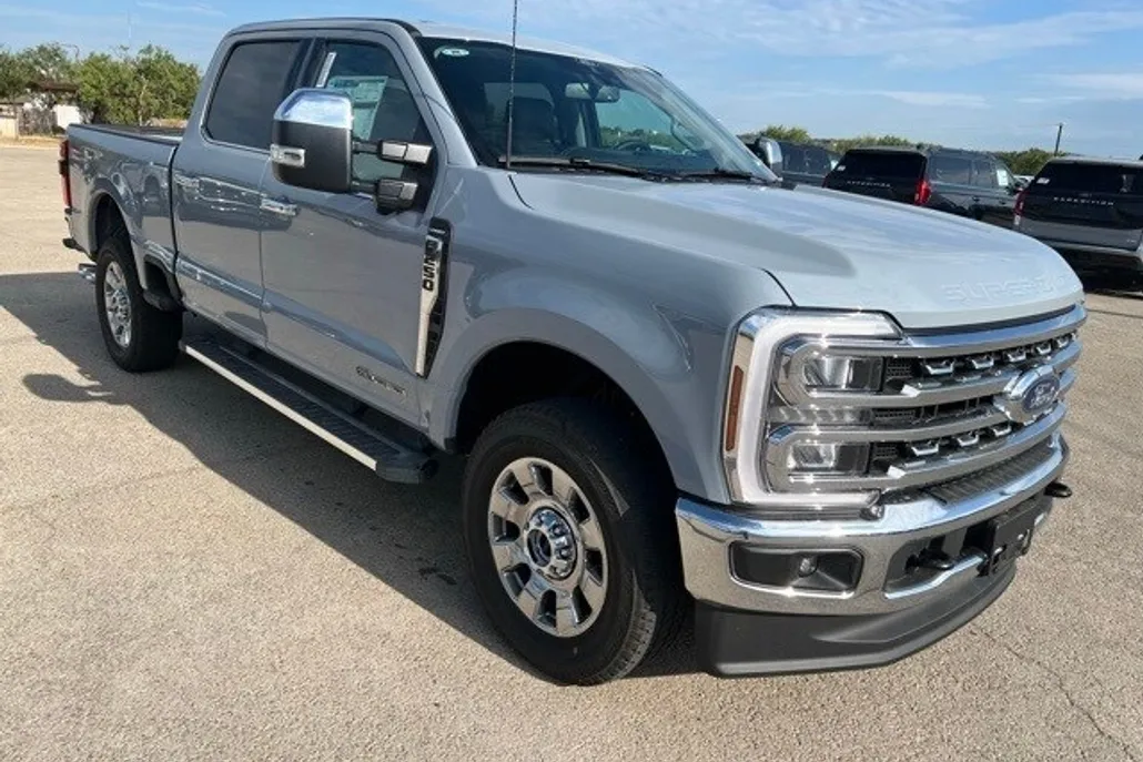 2026 Ford F-250 Lariat photo 1