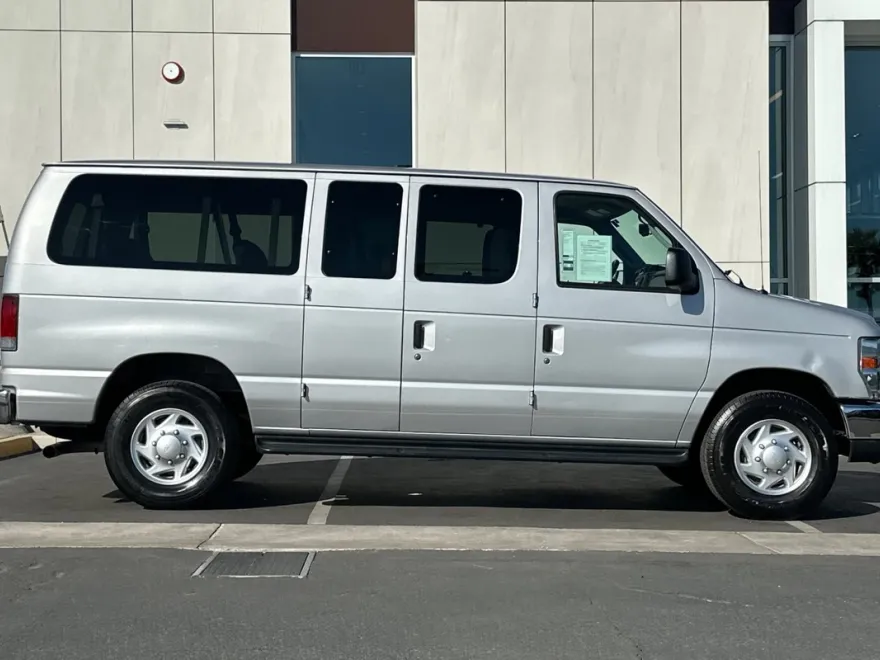 2013 Ford E-350 photo 1