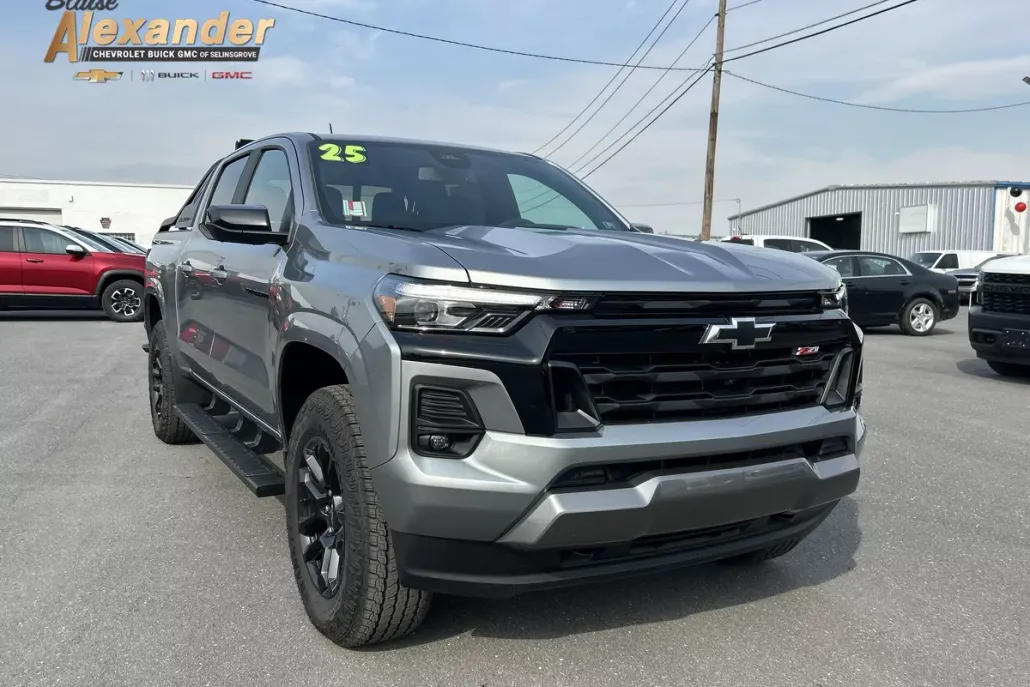 2025 Chevrolet Colorado Z71 photo 1