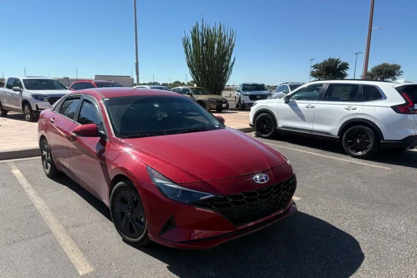 2022 Hyundai Elantra SEL Convenience photo 1