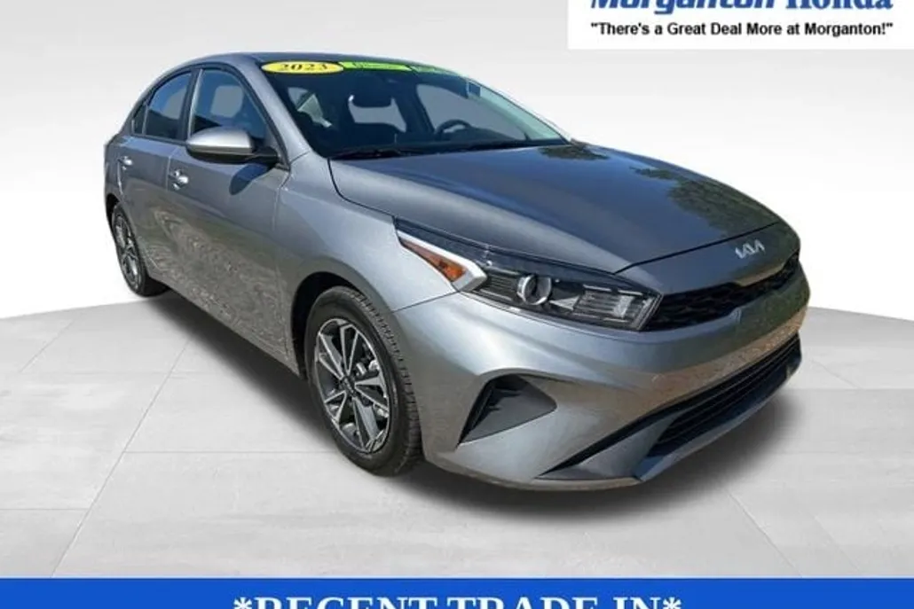 2023 Kia Forte LXS photo 1