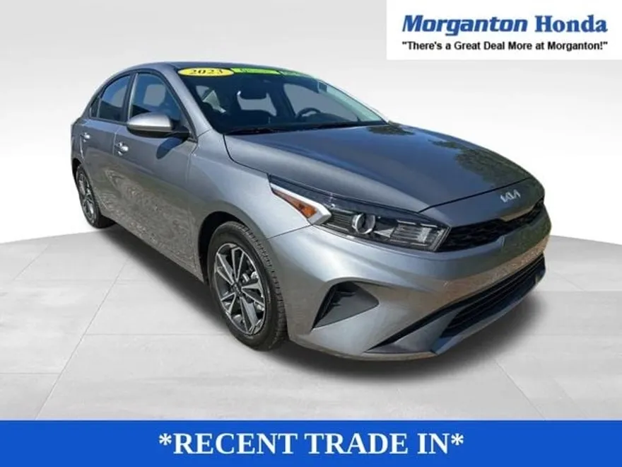 2023 Kia Forte LXS photo 1