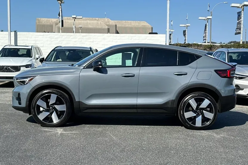 2023 Volvo C40 Recharge Ultimate photo 1