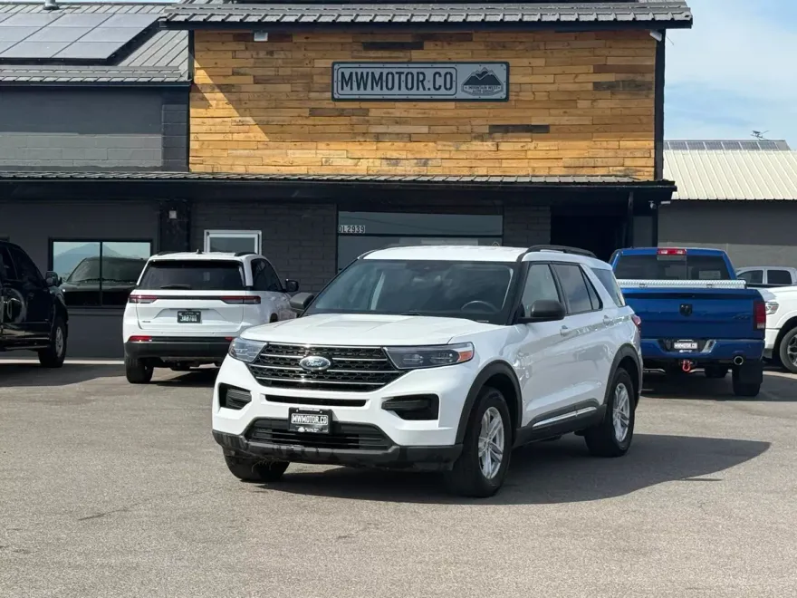2022 Ford Explorer XLT photo 1