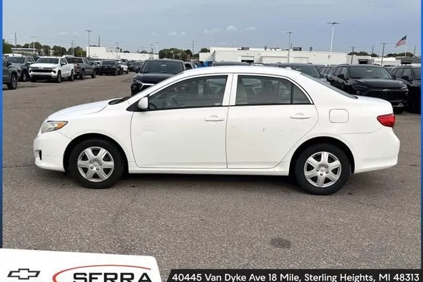 2010 Toyota Corolla LE photo 1