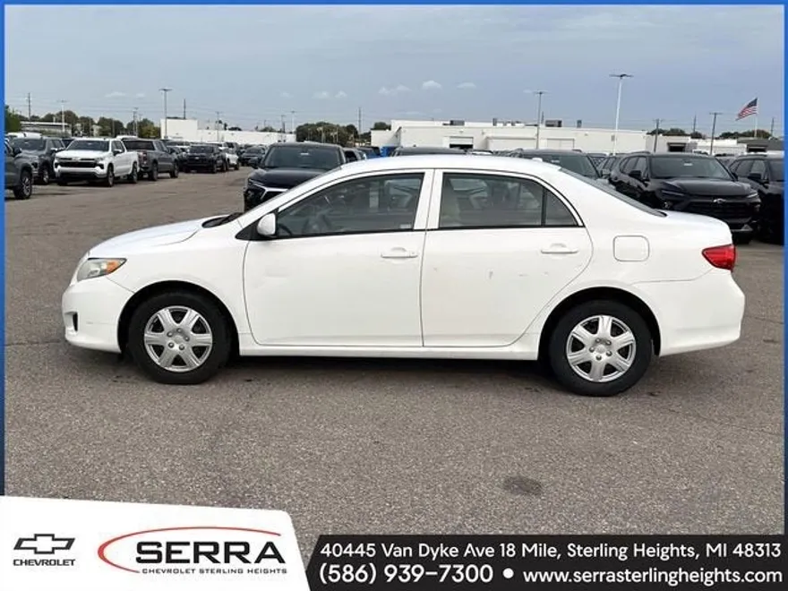 2010 Toyota Corolla LE photo 1