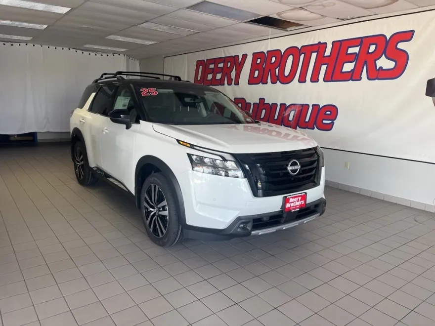 2025 Nissan Pathfinder Platinum photo 1
