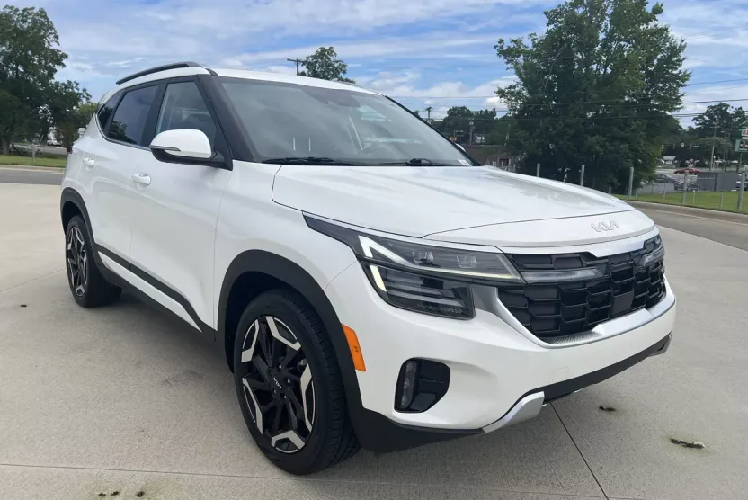 2024 Kia Seltos SX photo 1