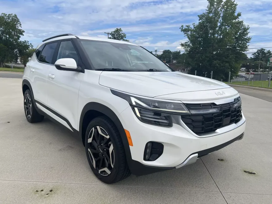 2024 Kia Seltos SX photo 1