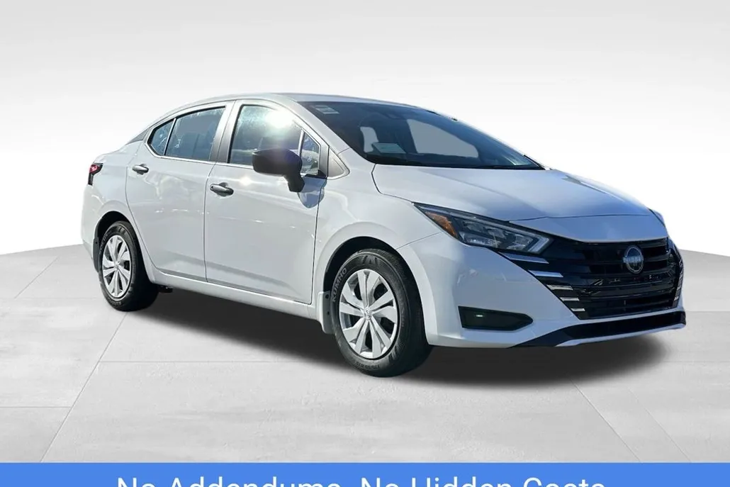 2025 Nissan Versa 1.6 S photo 1