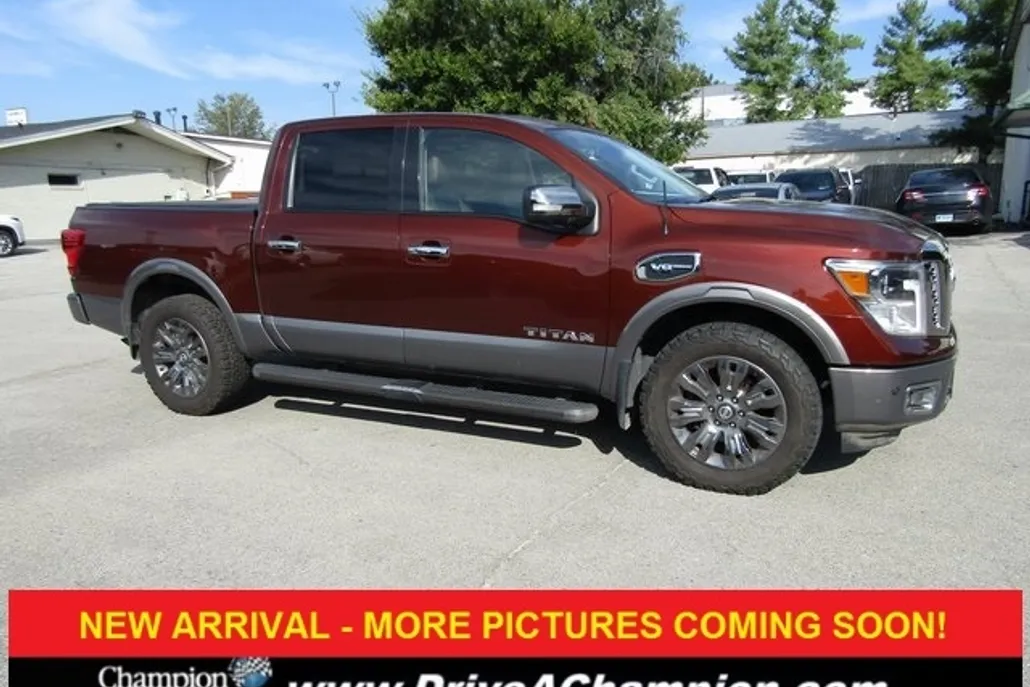 2017 Nissan Titan Platinum Reserve photo 1