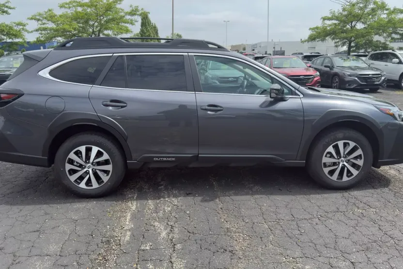 2025 Subaru Outback Premium photo 1