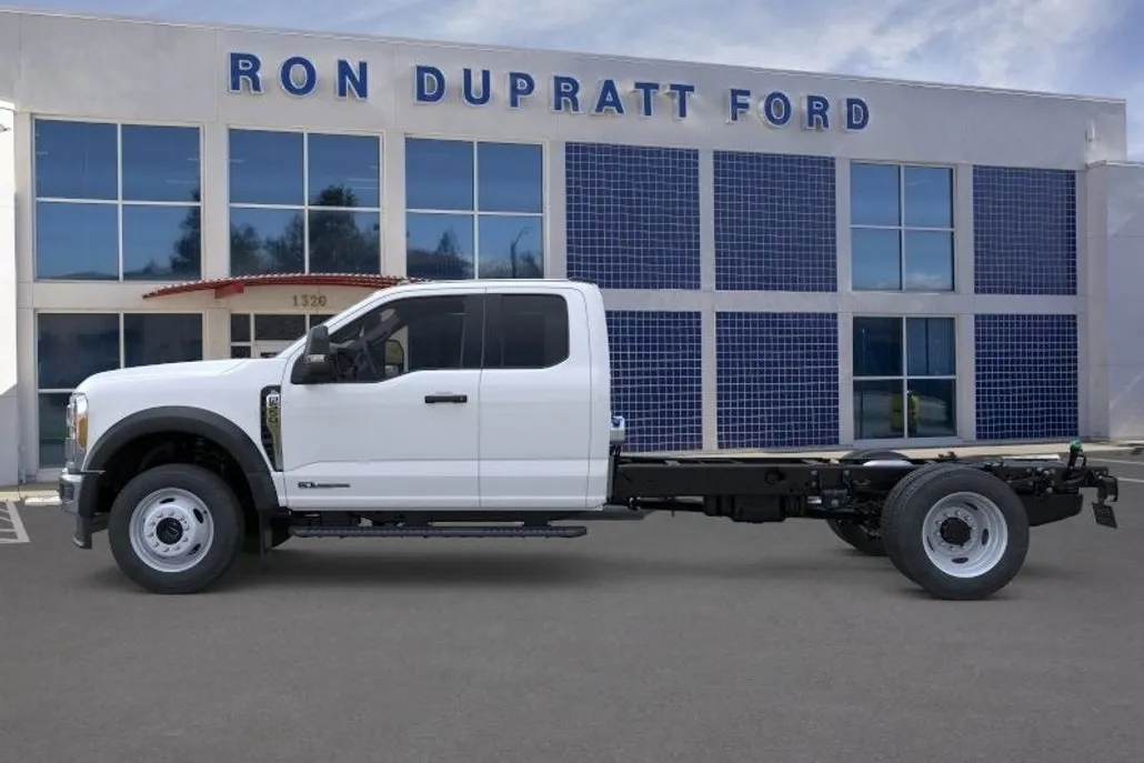2026 Ford F-550 photo 1