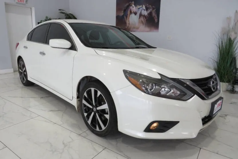 2018 Nissan Altima 2.5 SR photo 1