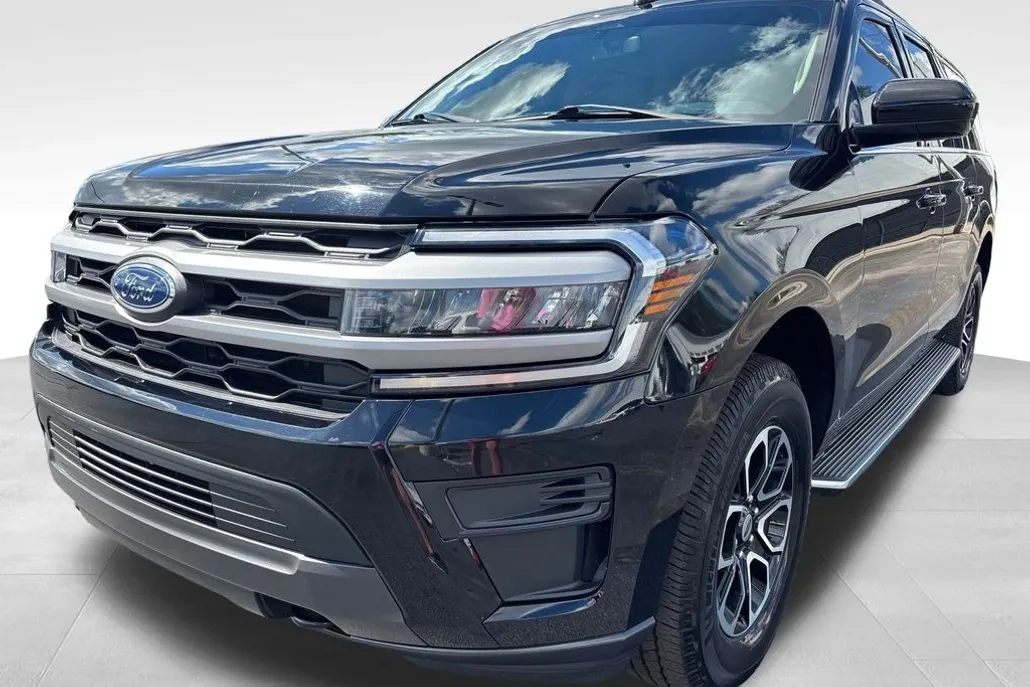 2022 Ford Expedition MAX XLT photo 1