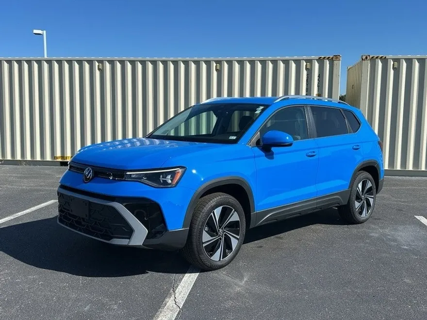 2025 Volkswagen Taos SE photo 1