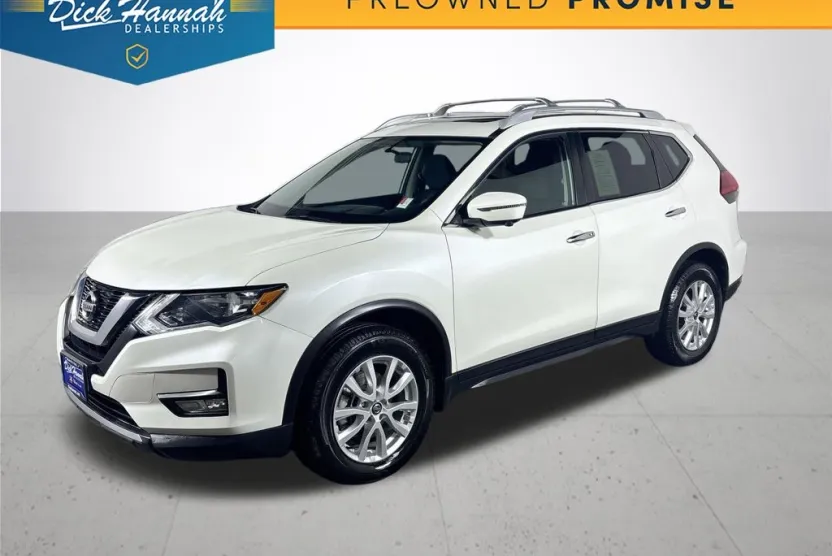2017 Nissan Rogue SV photo 1