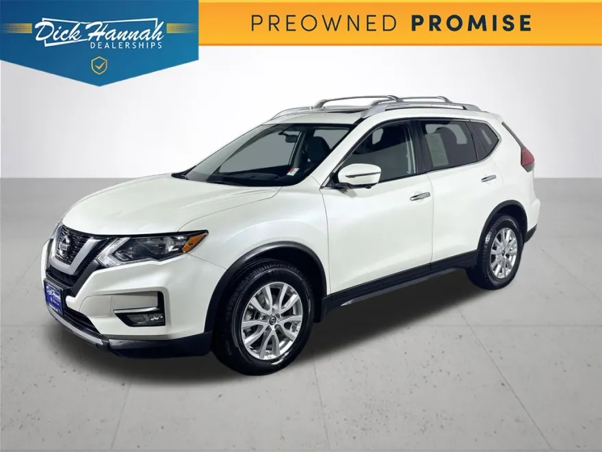 2017 Nissan Rogue SV photo 1