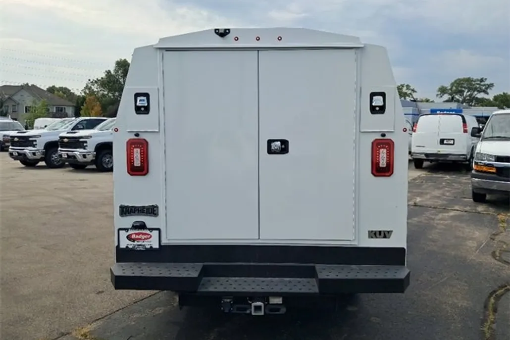2025 Chevrolet Express Cutaway 3500 photo 1