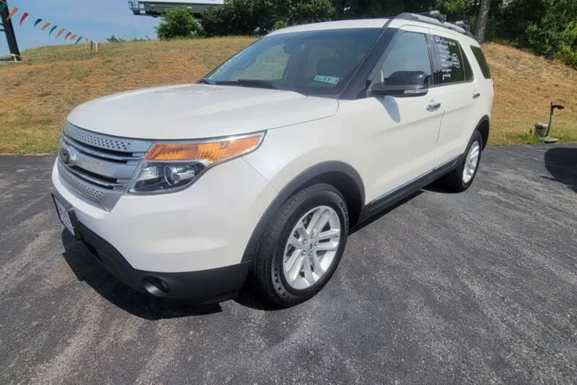 2014 Ford Explorer XLT photo 1