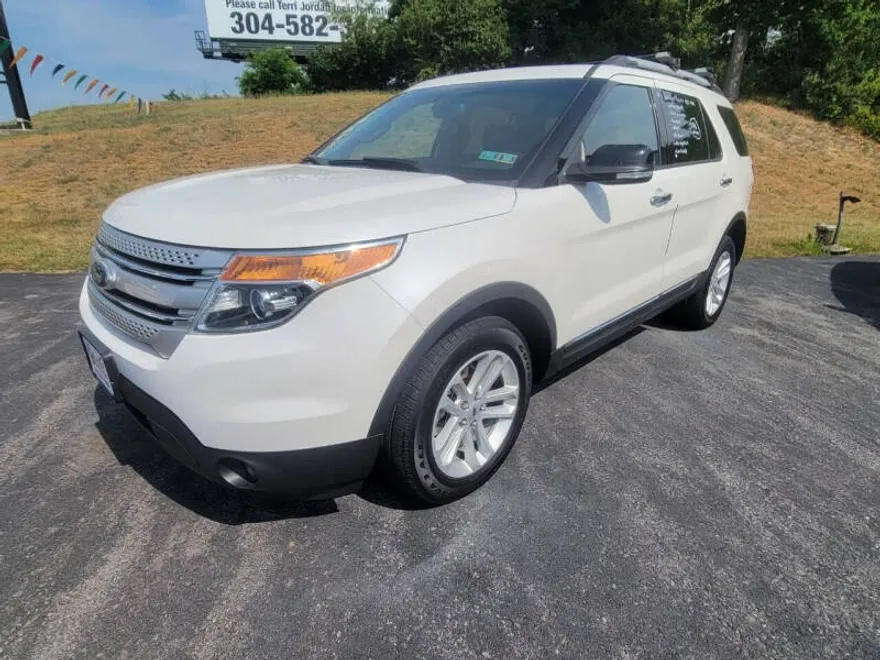 2014 Ford Explorer XLT photo 1