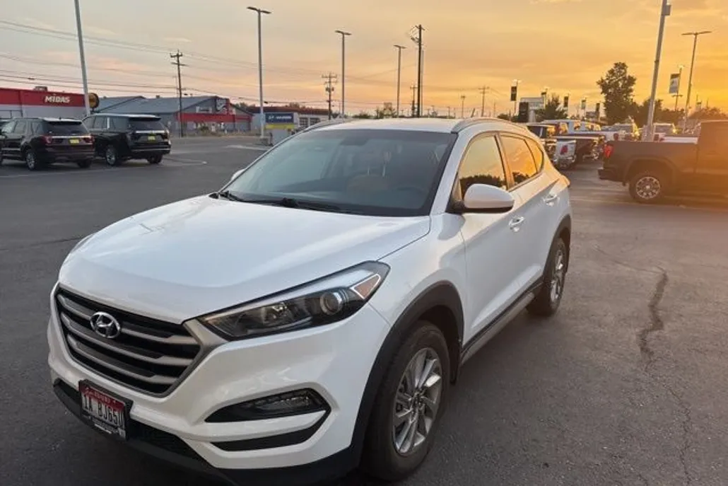 2017 Hyundai Tucson SE photo 1
