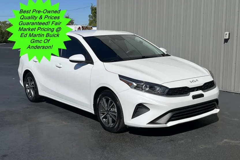 2022 Kia Forte FE LXS photo 1