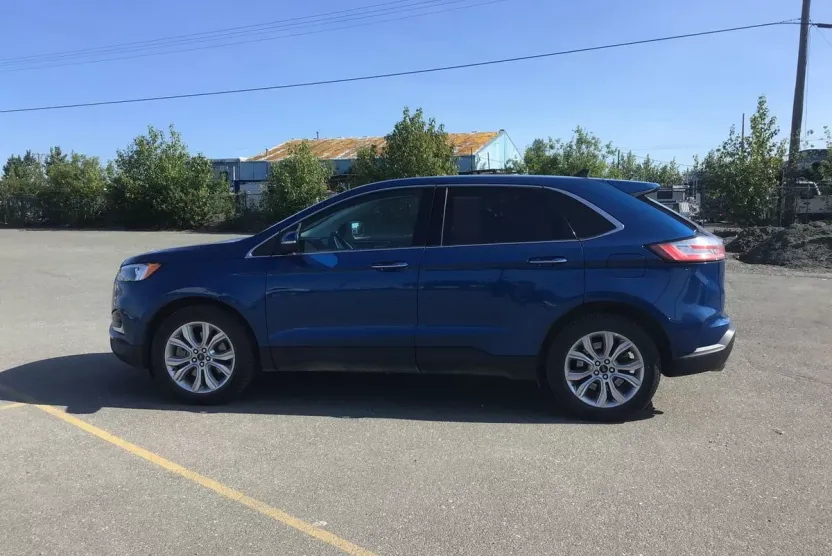 2023 Ford Edge Titanium photo 1