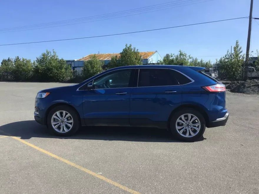 2023 Ford Edge Titanium photo 1