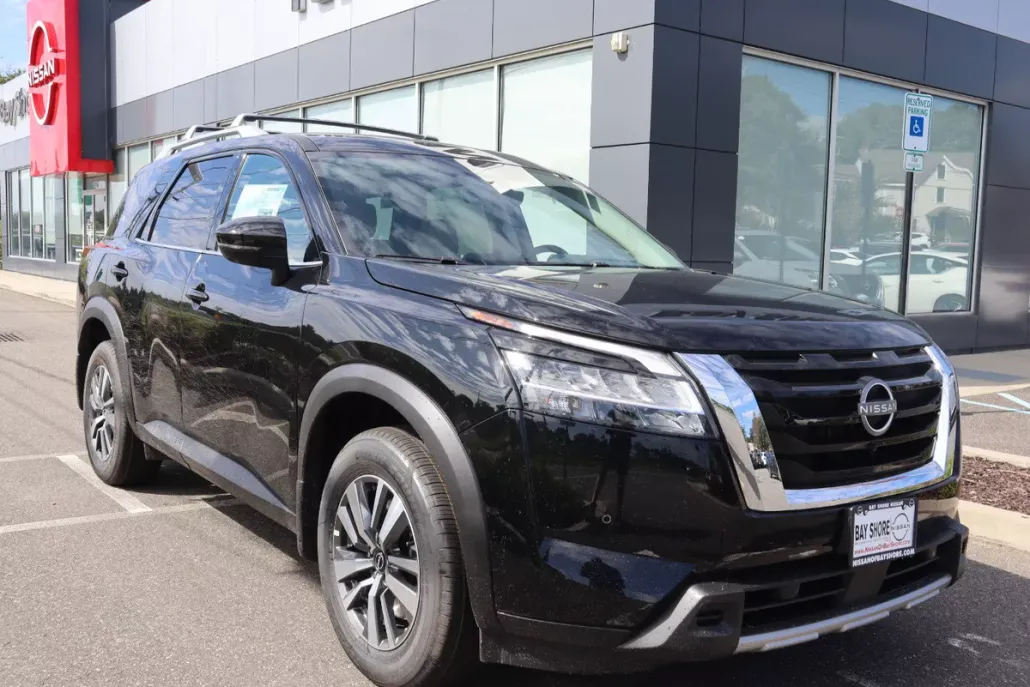 2025 Nissan Pathfinder SL photo 1