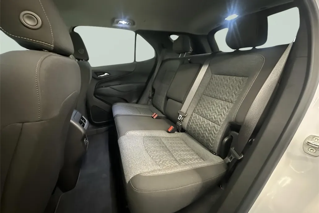 2022 Chevrolet Equinox LT photo 1