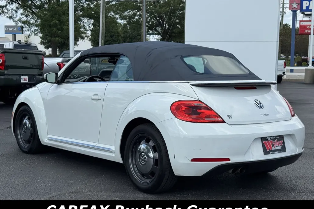 2016 Volkswagen Beetle 1.8T Convertible photo 1