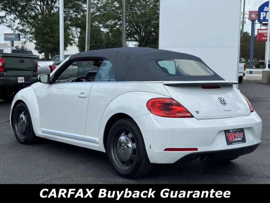 2016 Volkswagen Beetle 1.8T Convertible photo 1