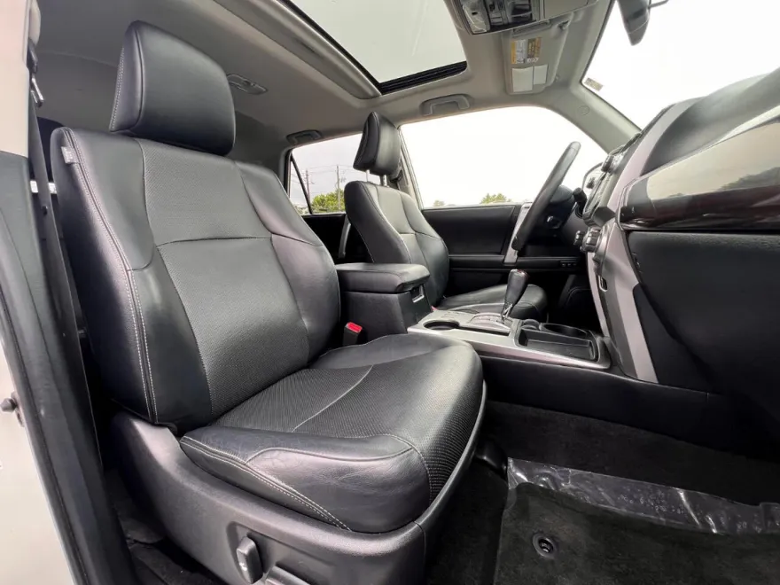 2019 Toyota 4Runner SR5 photo 13