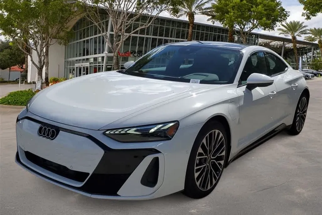 2025 Audi e-tron GT Premium Plus photo 1