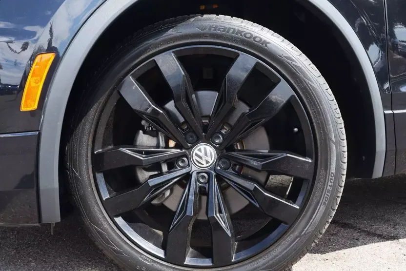 2021 Volkswagen Tiguan SE R-Line Black photo 1