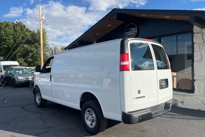2021 Chevrolet Express Cargo 2500 photo 1