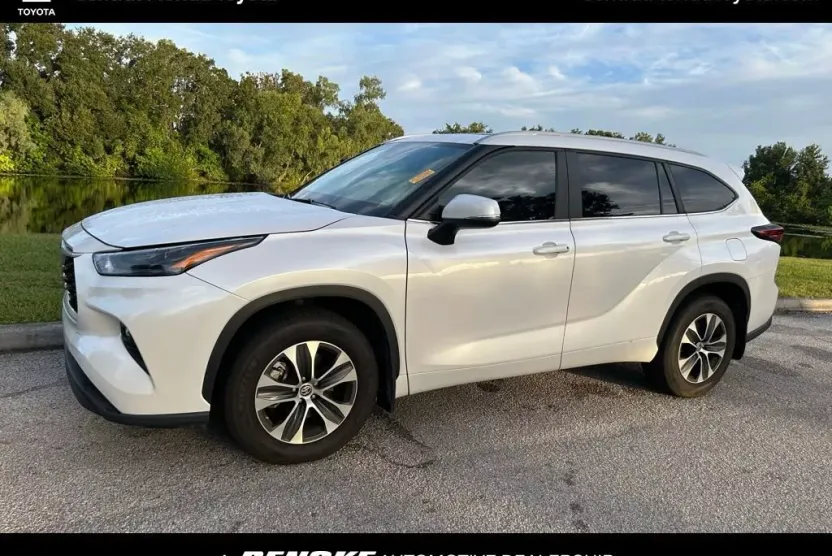 2024 Toyota Highlander XLE photo 1