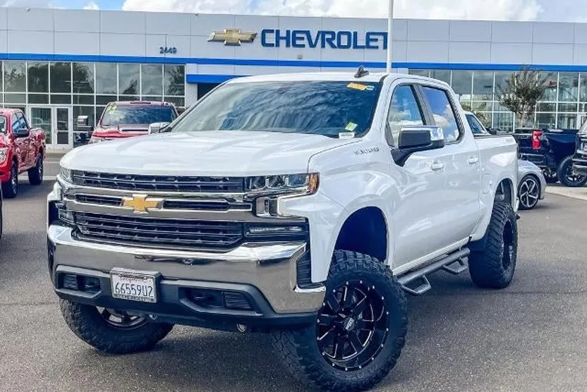 2019 Chevrolet Silverado 1500 LT photo 1