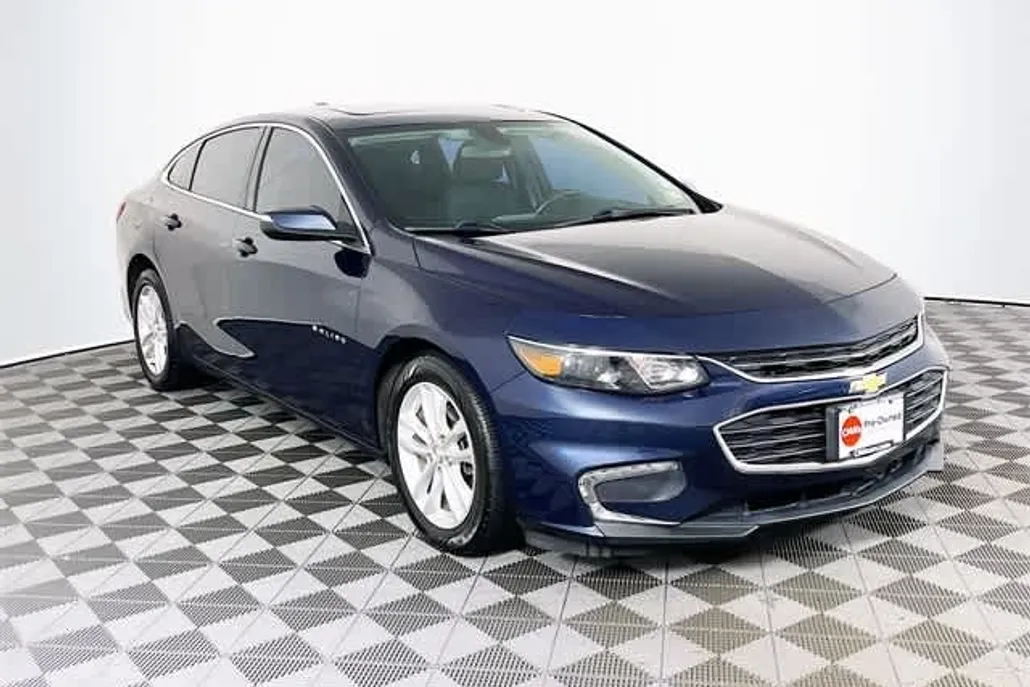 2017 Chevrolet Malibu 1LT photo 1